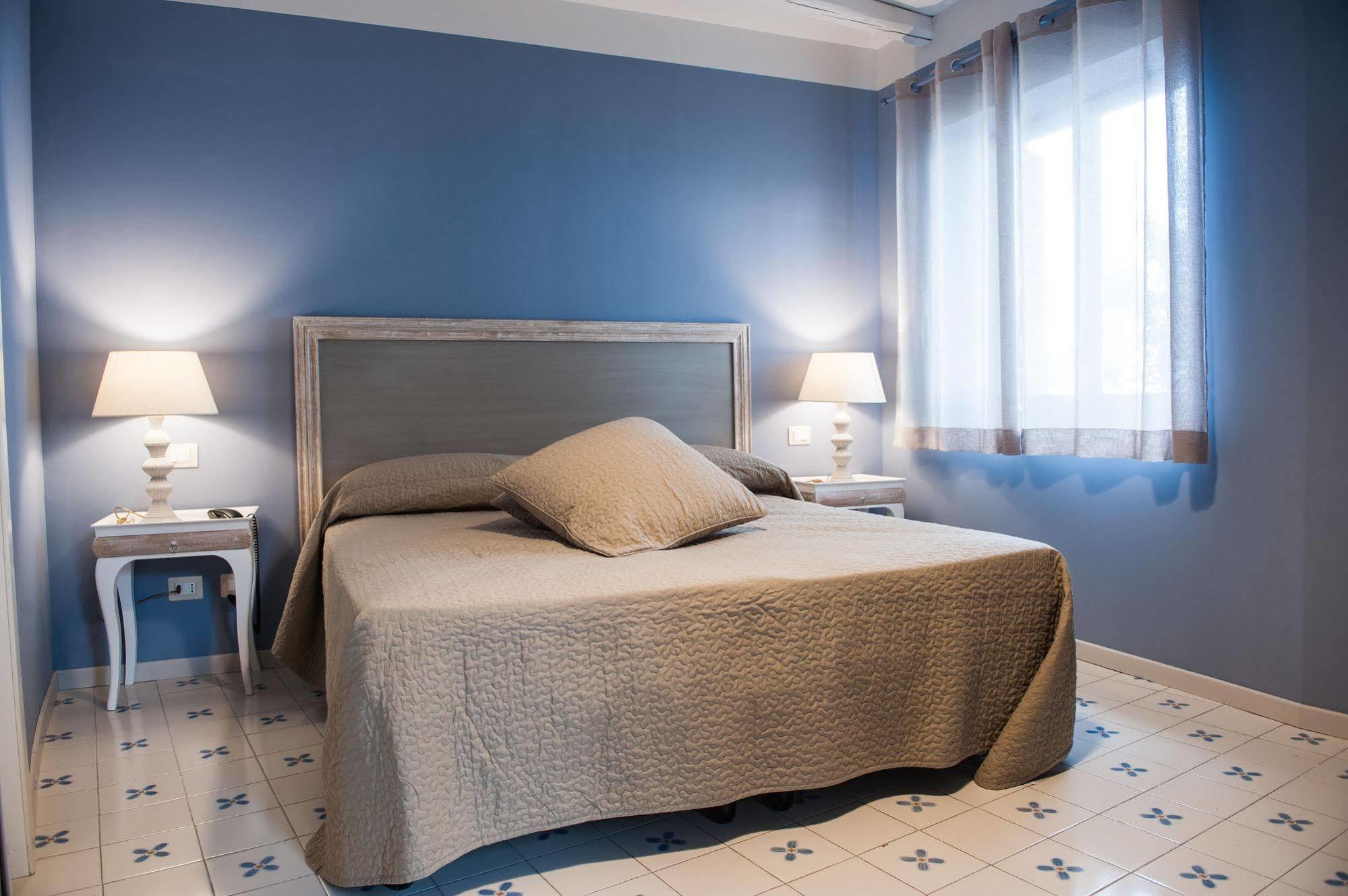 La Pineta Park Hotel Эриче Экстерьер фото